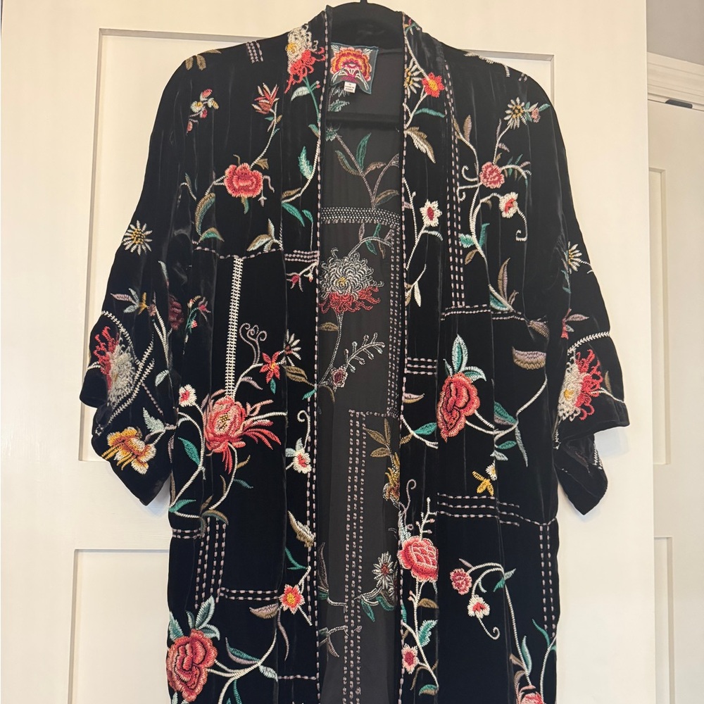Johnny Was Velvet Floral Embroidered Black Kimono Size Small
